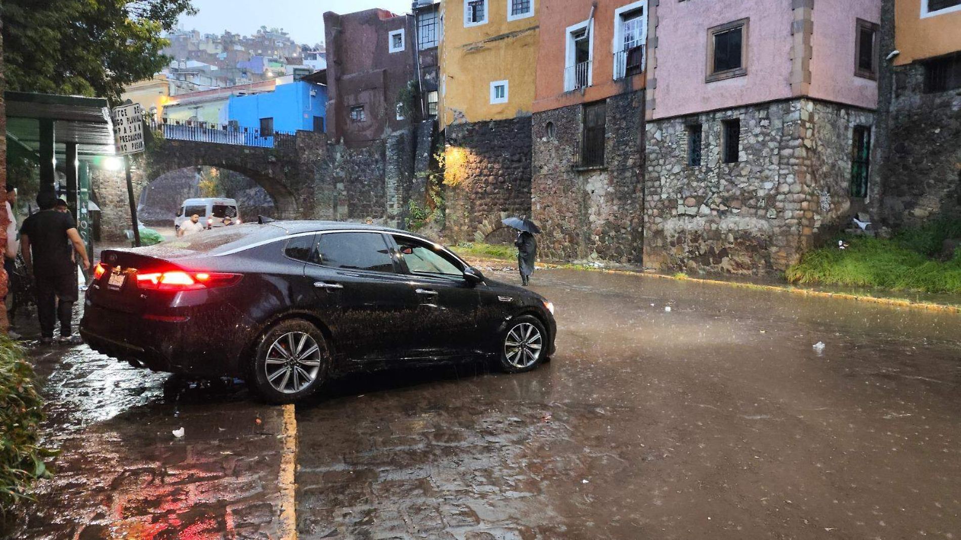 Lluvias dejan afectaciones en Pénjamo, Salvatierra, Guanajuato y Abasolo; tras 12 horas, continúan trabajos de desazolve (2)